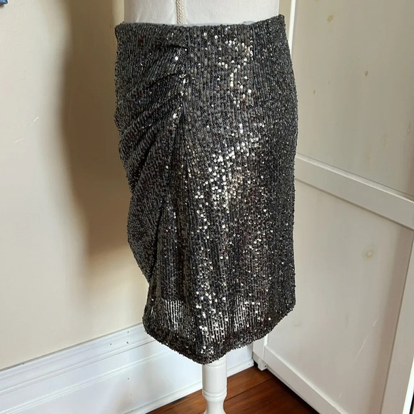 LOFT Festive Silver Metallic Sequins Faux Wrap Mini Skirt - Size 4 - Picture 4 of 7